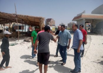 محافظ مطروح يتفقد شاطئ مطروح العام استعداداً لاستقبال عيد الاضحى المبارك
