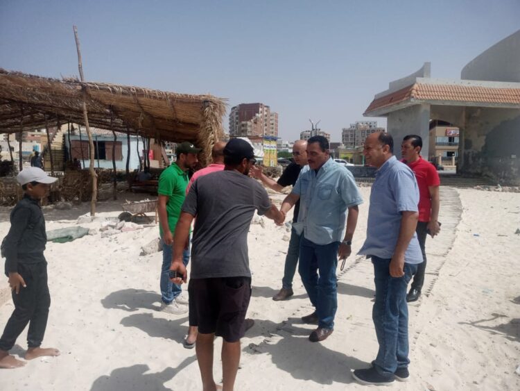 محافظ مطروح يتفقد شاطئ مطروح العام استعداداً لاستقبال عيد الاضحى المبارك