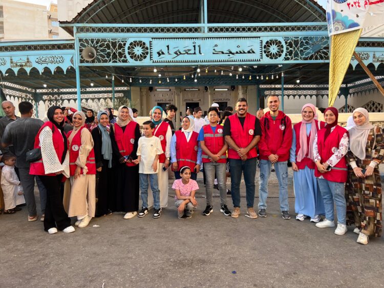 الهلال الأحمر بمطروح يوزع الهدايا والألعاب على الاطفال  احتفالاً بعيد الأضحى المبارك
