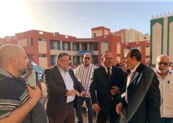 توزيع الهدايا والملابس والمواد الغذائية واللحوم على الفلسطينيين بالعريش