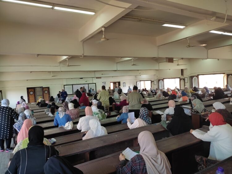 اليوم .. ٢١٣٦٤ دارسا يؤدون اختبارات نهاية المستوى برواق العلوم الشرعية والعربية