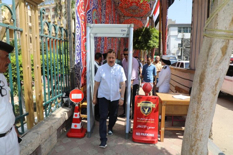 محافظ المنوفية يتفقد انتظام سير امتحانات الثانوية العامة بمدرسة الشهيد أحمد عبدالرحيم السرسى