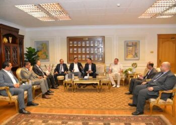 محافظ أسيوط يلتقي بقيادات حزب المصريين الأحرار لتقديم التهنئة بالمنصب الجديد ومناقشة بعض القضايا التي تهم المواطن.