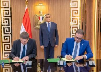 وزير الدولة للإنتاج الحربي” يشهد توقيع اتفاقية تعاون  بين “بنها للصناعات الإلكترونية” و”تاليس” الفرنسية.