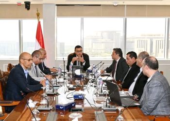 وزير الإسكان يتابع موقف تنفيذ مشروعات الشراكة مع المطورين العقاريين بـ”القاهرة الجديدة”.