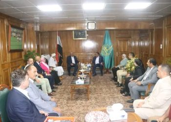 محافظ القليوبية يلتقي بأعضاء مجلس إدارة الهلال الأحمر المصري