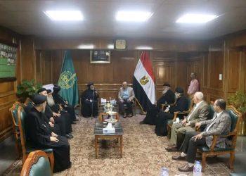 محافظ القليوبية يستقبل الانبا مرقص مطران شبرا الخيمة وتوابعها والانبا نوفير اسقف شبين القناطر وتوابعها.