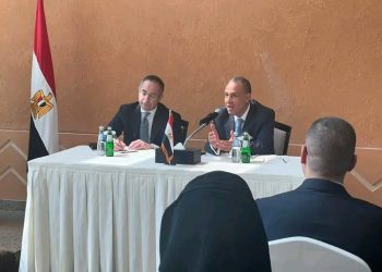 وزير الخارجية والهجرة وشئون المصريين بالخارج يعقد لقاءاً مع رموز الجالية المصرية في قطر