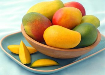 الفص يتراجع 10 جنيهات، أسعار 18 نوعاً من المانجو بالأسواق..