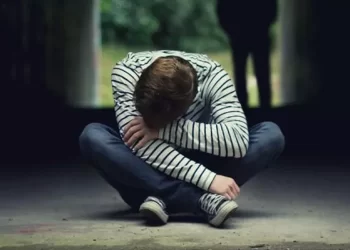 البكاء بدون صوت يسبب التهاب المعدة والإصابة بأمراض القلب وارتفاع ضغط الدم 10 البكاء بدون صوت يسبب التهاب المعدة والإصابة بأمراض القلب وارتفاع ضغط الدم