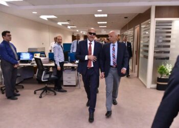 وزير العمل يَتفقد مكاتب العاملين بمقر “العاصمة الإدارية ” ويحثهم على تكثيف الجهود لتنفيذ “خطة الوزارة”.