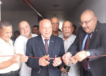 نقيب المعلمين يفتتح كبائن جديدة بنادي الشاطئ بالإسكندرية