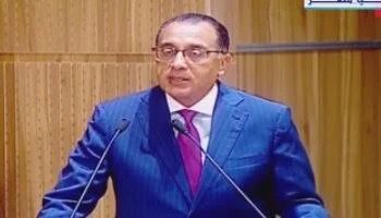 رئيس الحكومة للمصريين: اعطوا فرصة للوزراء الجدد للعمل ثم احكموا.