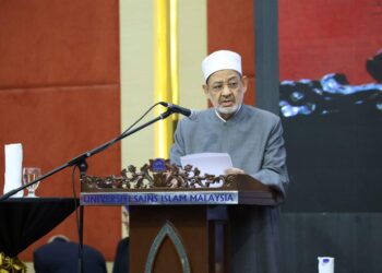 شيخ الأزهر: الجرأة على التكفير والتفسيق والتبديع كفيلة بهدم المجتمع الإسلامى. 6 شيخ الأزهر: الجرأة على التكفير والتفسيق والتبديع كفيلة بهدم المجتمع الإسلامى.