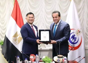 نائب رئيس مجلس الوزراء ووزير الصحة يستقبل وفد من الأكاديميين بجامعة «كوكيشان» اليابانية لمتابعة الخطة التدريبية للمسعفين المصريين. 1 نائب رئيس مجلس الوزراء ووزير الصحة يستقبل وفد من الأكاديميين بجامعة «كوكيشان» اليابانية لمتابعة الخطة التدريبية للمسعفين المصريين.