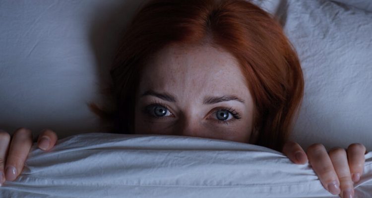 دراسة: علامة تحذير من الإصابة بالخرف قد تمنعك من النوم ليلاً