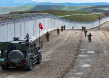 الجيش التركي يعلن القضاء على ١٩ مسلحاً كرديا شمالي العراق وسوريا.