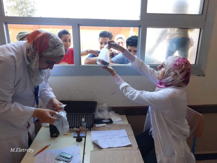 الصحة تطلق قافلة طبية على مدار اليومين الماضيين تردد عليها ٩٦٣ مواطن للكشف والعلاج بالمجان 1 الصحة تطلق قافلة طبية على مدار اليومين الماضيين تردد عليها ٩٦٣ مواطن للكشف والعلاج بالمجان