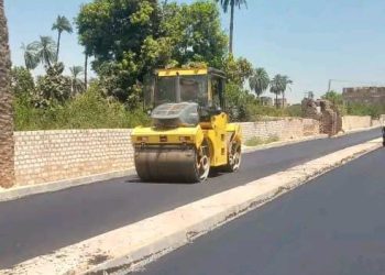 محافظ أسيوط : رصف طريق أولاد إلياس- كوم أبو حجر بمركز صدفا ضمن أعمال التطوير بالخطة الإستثمارية