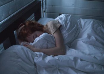 روتين مسائي بسيط للحصول على “نوم أفضل”