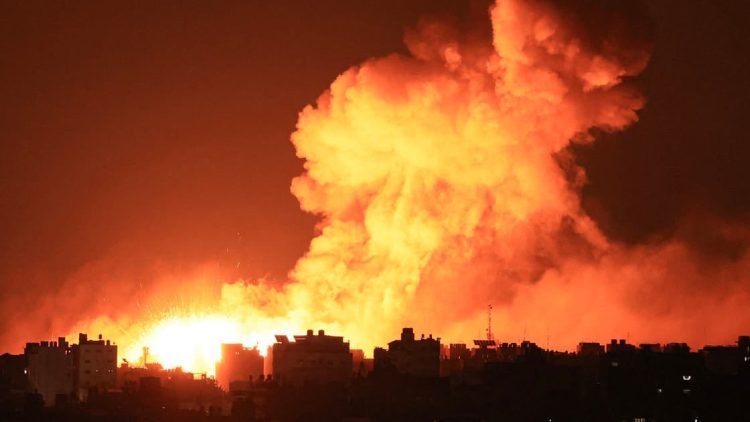 الهلال الأحمر الفلسطيني: خروج عيادتي معن وبني سهيلا شرق خان يونس عن الخدمة 1 الهلال الأحمر الفلسطيني: خروج عيادتي معن وبني سهيلا شرق خان يونس عن الخدمة