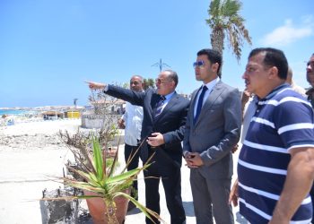 نائب محافظ مطروح والسكرتير العام للمحافظة يتفقدوا عدد من شواطئ المدينة لسرعة اتخاذ التدابير اللازمة لمواجهة تأثيرات تيارات السحب المتوقعة