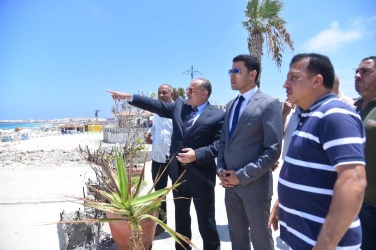 نائب محافظ مطروح والسكرتير العام للمحافظة يتفقدوا عدد من شواطئ المدينة لسرعة اتخاذ التدابير اللازمة لمواجهة تأثيرات تيارات السحب المتوقعة