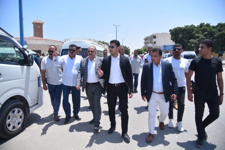 جولة ميدانية لنائب المحافظ والسكرتير العام لمتابعة الالتزام بتعريفة الأجرة الجديدة بمطروح 1 جولة ميدانية لنائب المحافظ والسكرتير العام لمتابعة الالتزام بتعريفة الأجرة الجديدة بمطروح