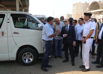 محافظ كفرالشيخ يتفقد محطات الوقود ومجمع المواقف لمتابعة تطبيق التعريفة الجديدة