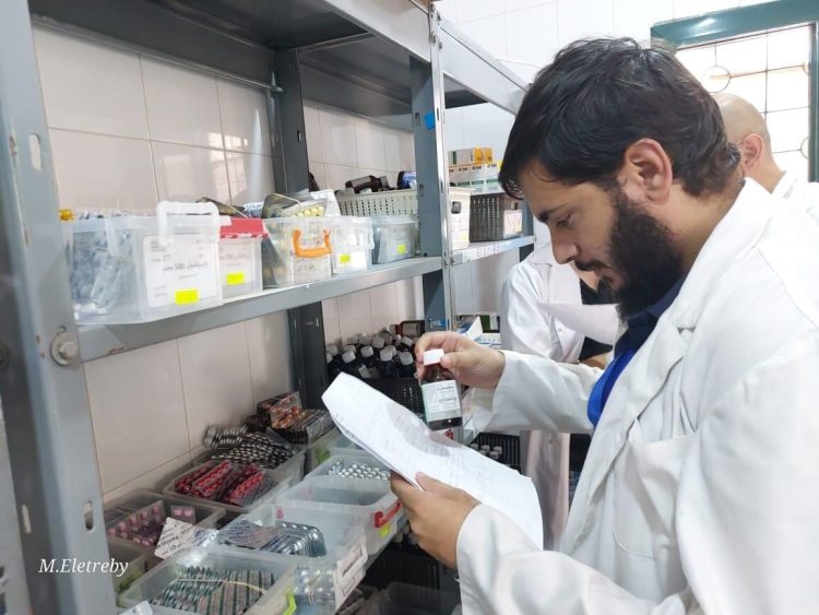 توقيع الكشف الطبى بالمجان على ١٤٣٥ مواطن خلال قافلة طبية أطلقتها الصحة بقرية الأربعين .