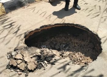 هبوط أرضي في شارع سينما ليلى بالإسكندرية..