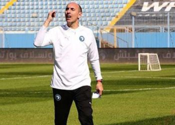 المدير الفنى لبيراميدز للاعبين: الأهلى لم يحسم الدوري ومن الوارد تعثره