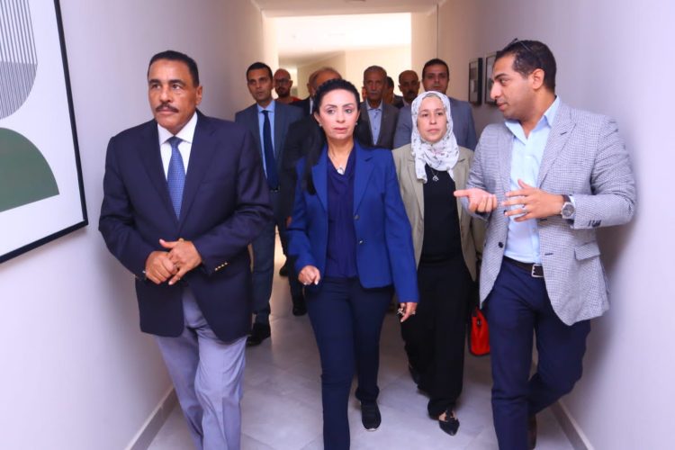 وزيرة التضامن الاجتماعي ومحافظ مطروح يتفقدان مجمع «تحيا مصر»  للخدمات الحكومية بسيدى عبد الرحمن بالعلمين