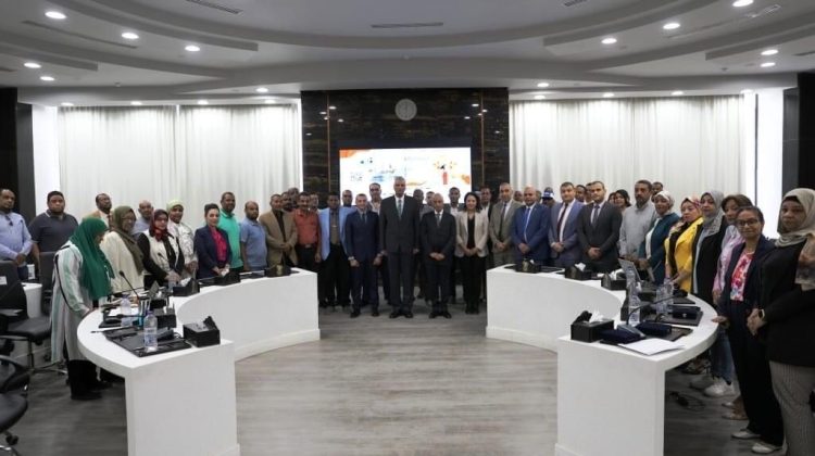 محافظ أسوان ومساعد أمين عام مجلس الوزراء لشئون إدارة الأزمات والكوارث يشهدا ختام ورشة العمل " جعل المدن قادرة على الصمود 2030 " ويكرما المتميزين وفريق العمل المشارك 1 محافظ أسوان ومساعد أمين عام مجلس الوزراء لشئون إدارة الأزمات والكوارث يشهدا ختام ورشة العمل ” جعل المدن قادرة على الصمود 2030 ” ويكرما المتميزين وفريق العمل المشارك