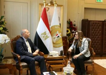 وزيرة التنمية المحلية تتابع مع محافظ القاهرة موقف تنفيذ المشروعات الجارية و الملفات الخدمية التى تمس حياة مواطني العاصمة بصورة يومية