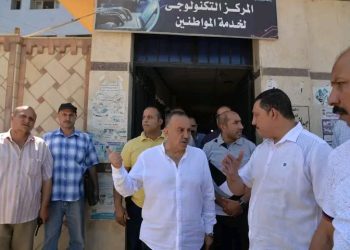 محافظ أسيوط يتفقد سير العمل بالمركز التكنولوجي بساحل سليم لمتابعة استقبال طلبات التصالح في مخالفات البناء