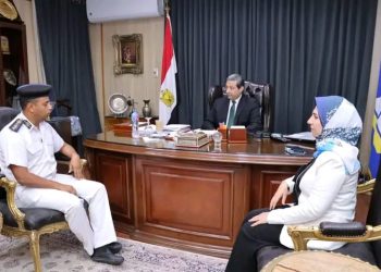 محافظ دمياط يلتقى مدير إدارة المرور الجديد لمناقشة آليات وضع خطة محددة لتحقيق السيولة المرورية بالمناطق والمحاور الرئيسية