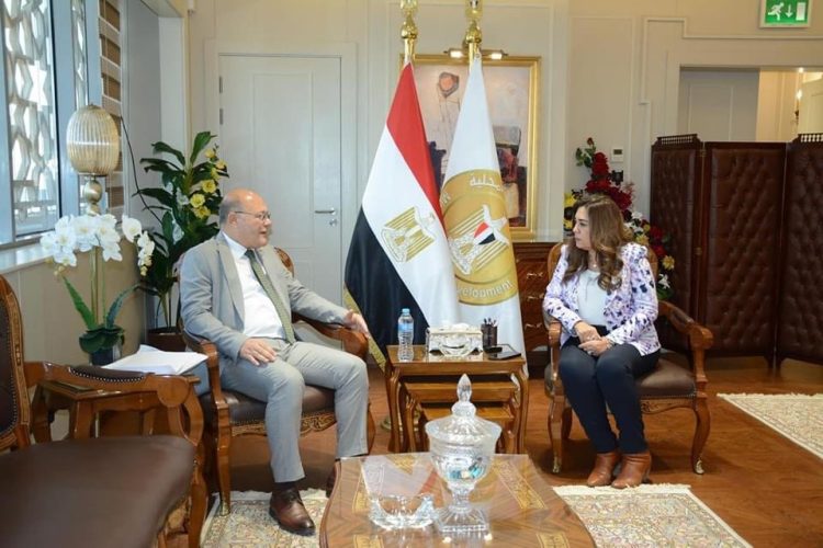 وزيرة التنمية المحلية تلتقي رئيس جامعة سوهاج