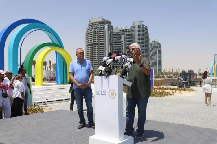 وزير التعليم العالي يتفقد مهرجان العالم علمين 1 وزير التعليم العالي يتفقد مهرجان العالم علمين