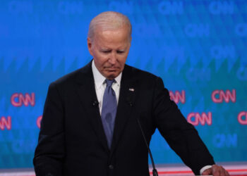 ملياردير أمريكي: فشل بايدن في المناظرة يعزى إلى كل شيء ما عدا خرف الشيخوخة