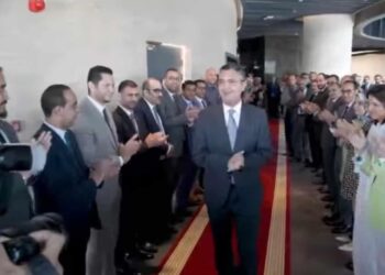 ممر شرفي لـ شريف فاروق وزير التموين الجديد من قبل العاملين بهيئة البريد