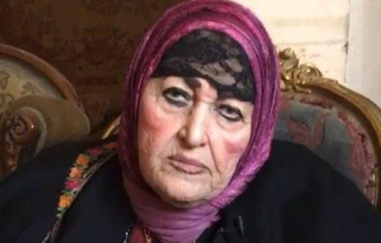 تطورات الأزمة الصحية للفنانة شريفة ماهر كشفت الفنانة شريفة ماهر تطورات أزمتها الصحية، لافتة إلي أنها تستعد للسفر من أجل تلقي العلاج. قالت شريفة ماهر تعبت من سنة وركبتي اتكسرت وعندى مشاكل في رجلي وكتفى، ومسافرة السويد قريب لأن عندي جنسية سويدية هعمل عمليتين هناك. وكانت قد ظهرت شريفة ماهر في عام 2014 من خلال مسلسل " فيفا أطاطا " من بطولة محمد سعد، ايمي سمير غانم، سامي العدل، أحمد فتحي، ومن إخراج سامح عبد العزيز. 1 تطورات الأزمة الصحية للفنانة شريفة ماهر كشفت الفنانة شريفة ماهر تطورات أزمتها الصحية، لافتة إلي أنها تستعد للسفر من أجل تلقي العلاج. قالت شريفة ماهر تعبت من سنة وركبتي اتكسرت وعندى مشاكل في رجلي وكتفى، ومسافرة السويد قريب لأن عندي جنسية سويدية هعمل عمليتين هناك. وكانت قد ظهرت شريفة ماهر في عام 2014 من خلال مسلسل ” فيفا أطاطا ” من بطولة محمد سعد، ايمي سمير غانم، سامي العدل، أحمد فتحي، ومن إخراج سامح عبد العزيز.