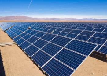 الكهرباء تعلن بدء التشغيل التجارى للمحطة الشمسية بقدرة 200 ميجاوات بكوم أمبو