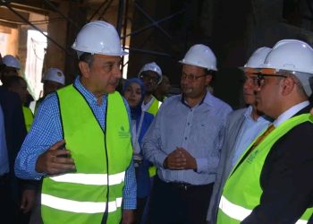 وزير قطاع الأعمال العام يقوم بجولة تفقدية لمشروع تطوير فندق “شبرد” التاريخي.. ويوجه بتكثيف العمل لسرعة إنجاز المشروع