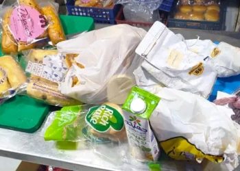 فى حملة لمراقبة الأغذية ببنى سويف ... 36 محضراً لمخالفات الإشتراطات والشهادات الصحية و16 منشأة "بدون ترخيص" وإعدام مواد ومنتجات غذائية منتهية الصلاحية 1 فى حملة لمراقبة الأغذية ببنى سويف … 36 محضراً لمخالفات الإشتراطات والشهادات الصحية و16 منشأة “بدون ترخيص” وإعدام مواد ومنتجات غذائية منتهية الصلاحية