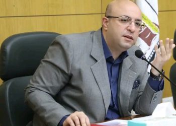 محافظ بني سويف يناقش الإجراءات والحلول المنفذة المتفق عليها باللقاء المفتوح بالمواطنين في الأسبوع الماضي