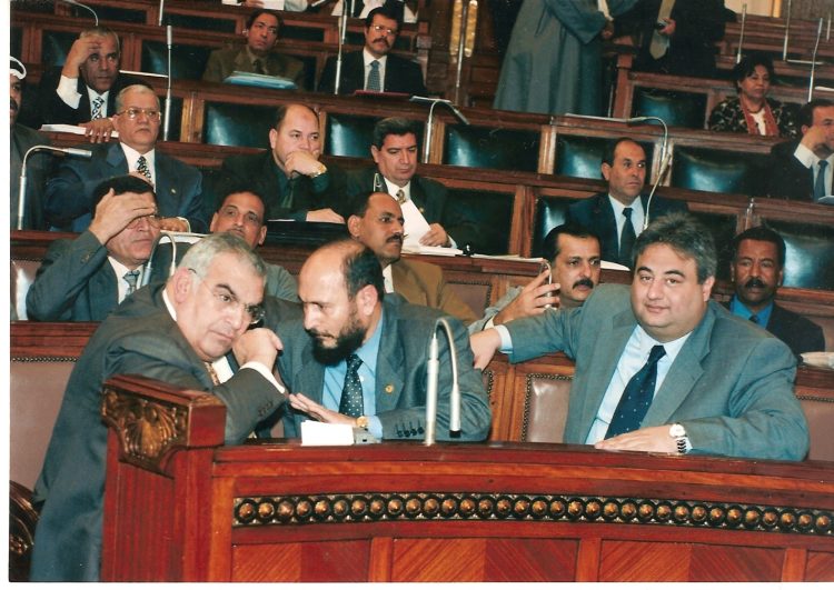 محمود الشاذلى يكتب : أحوال المواطن المعيشيه بصراحه وعلاقتها بالإنضباط والسياسه . 1 محمود الشاذلى يكتب : أحوال المواطن المعيشيه بصراحه وعلاقتها بالإنضباط والسياسه .