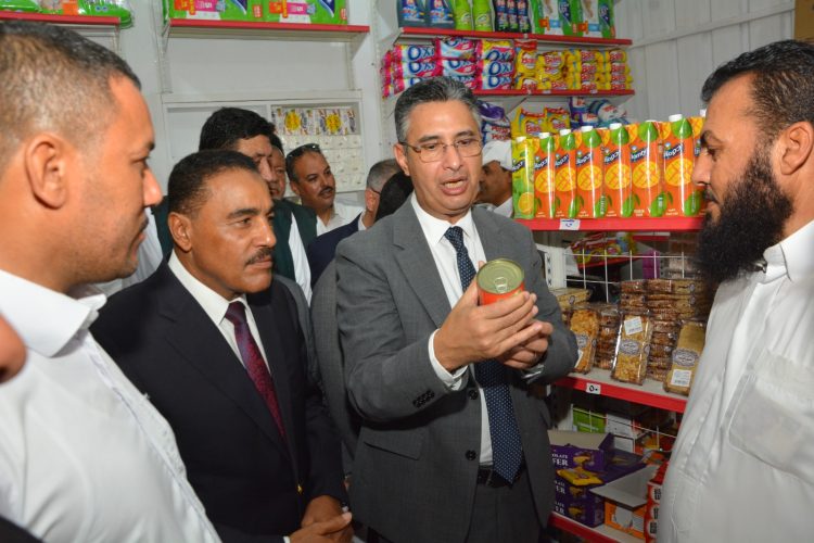 وزير التموين والتجارة الداخلية ومحافظ مطروح يتفقدان مركز الخدمة المطور بمنطقة الكيلو 4 بمدينة مرسى مطروح