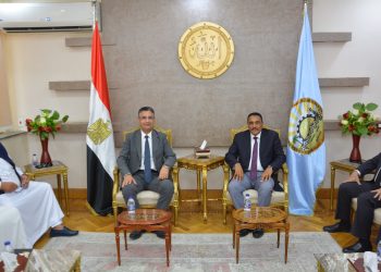 وزير التموين والتجارة الداخلية ومحافظ مطروح يلتقيان مع أعضاء الهيئة البرلمانية لمجلس النواب والشيوخ بمطروح