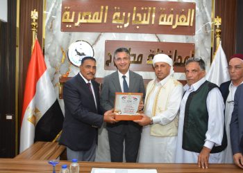 وزير التموين والتجارة الداخلية ومحافظ مطروح يلتقيان برئيس الغرفة التجارية وأعضاء الغرفة بحضور أعضاء الهيئة البرلمانية لمجلس النواب والشيوخ بمطروح